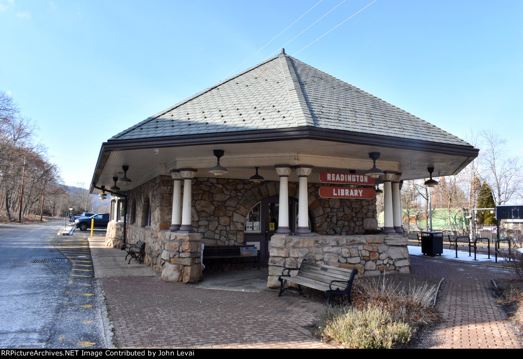 Former CNJ White House Depot building, now the Readington Public Library. The NJT White House Station platform is on the right of the building